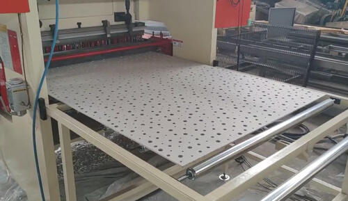 Η μηχανή τρύπησης πλακών από γύψο θα παραδοθεί στο εργοστάσιο στην Ταϊλάνδη.