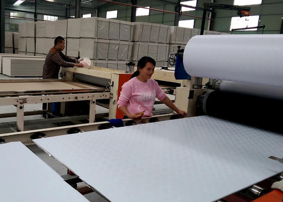 Καλή τιμή. Πλήρως αυτόματη PVC και αργιλίου ανώτατη γραμμή παραγωγής γύψου φύλλων αλουμινίου τοποθετημένη σε στρώματα σε απευθείας σύνδεση