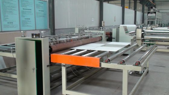 Καλή τιμή. Η προηγμένη πλήρως αυτόματη μηχανή ελασματοποίησης, ρίχνει το ψεύτικο ανώτατο κεραμίδι γύψου κατασκευάζοντας τη μηχανή σε απευθείας σύνδεση