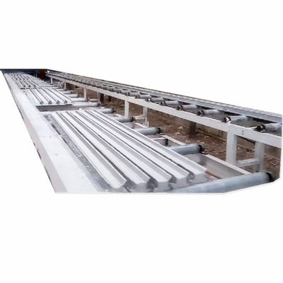 Καλή τιμή. Το τυποποιημένο γείσο γύψου οργάνωσης διαδικασίας κάνει τη μηχανή με τις διαφορετικές φόρμες σε απευθείας σύνδεση