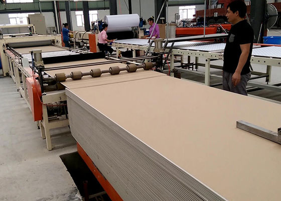 Μηχανή τοποθέτησης σε στρώματα ταινιών PVC με τη μηχανή φόρτωσης τύπων ώθησης και αναρρόφησης