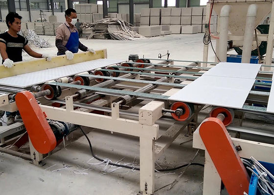 Ελεγχόμενη από PLC μηχανή διπλής πλευρικής λαμινοποίησης φύλλων PVC και φύλλου αλουμινίου