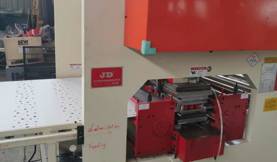 Εύκολο στη λειτουργία υδραυλικού τύπου πλακιδίων MDF