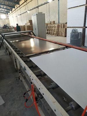 Πλήρως αυτόματη διπλή δευτερεύουσα μηχανή ανώτατης εξώθησης PVC γυψοσανίδας