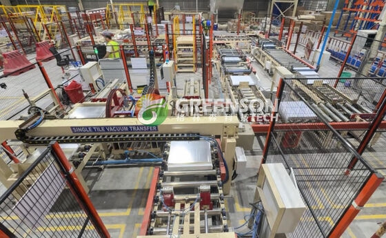 Καλή τιμή. Πλήρως αυτόματο μηχάνημα για την επιφάνεια πλαστικής πλακέτας με 1300 mm αποτελεσματικό πλάτος επιφάνειας και ρυθμιζόμενη ταχύτητα 3-15m/min για την παραγωγή πλακιδίων οροφής από γύψο σε απευθείας σύνδεση