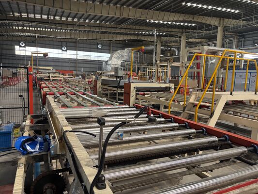 Καλή τιμή. Αυτοματοποιημένη μηχανή στρωματοποίησης PVC για πλαστική επιφάνεια με 1300 mm αποτελεσματική στρωματοποίηση, σύστημα PLC και 2-6 εκατομμύρια τετραγωνικά μέτρα / έτος σε απευθείας σύνδεση