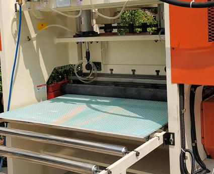 Καλή τιμή. Μηχανή διατριβής πλακών γιπστού υψηλής απόδοσης με κεντρικό έλεγχο υπολογιστή, πλάτος διατριβής 1220 mm και πολλαπλές μορφές τρυπών σε απευθείας σύνδεση