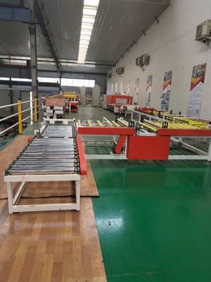 Ενιαία δευτερεύουσα αυτόματη γραμμή παραγωγής μηχανών τοποθέτησης σε στρώματα ταινιών PVC εύκολη να καθαρίσει